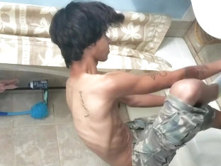 Hawaiian Boi_Candy blows load in shower!
