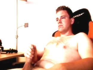 German Dude Gives Free Live Show on Skype